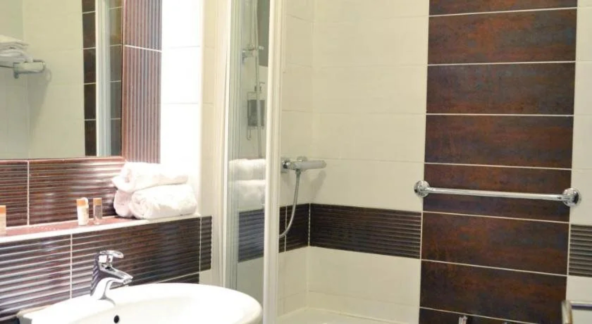 Carrick Plaza Suites
