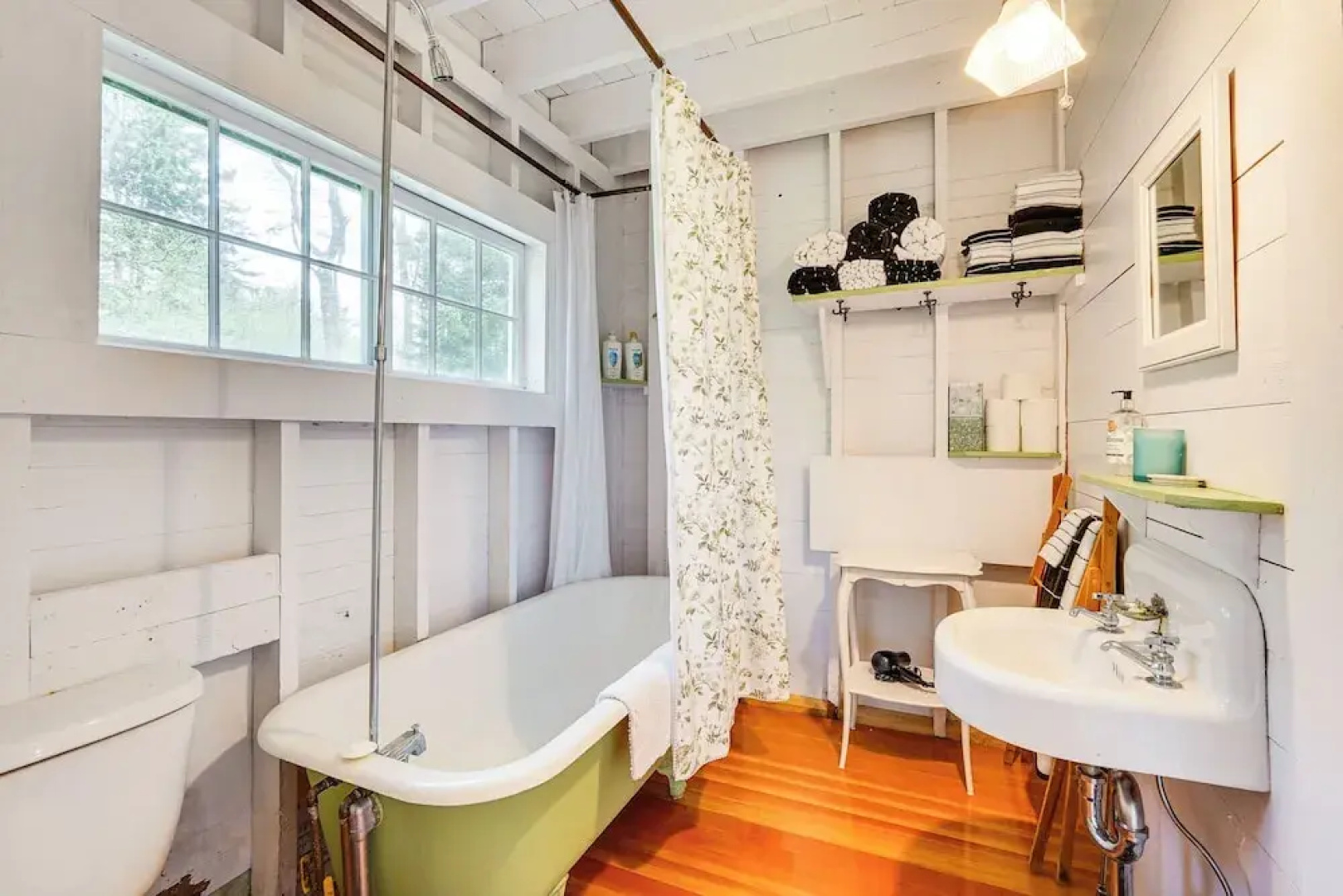 Rustic Marlboro Cottage: 4 Mi to Lake Raponda!