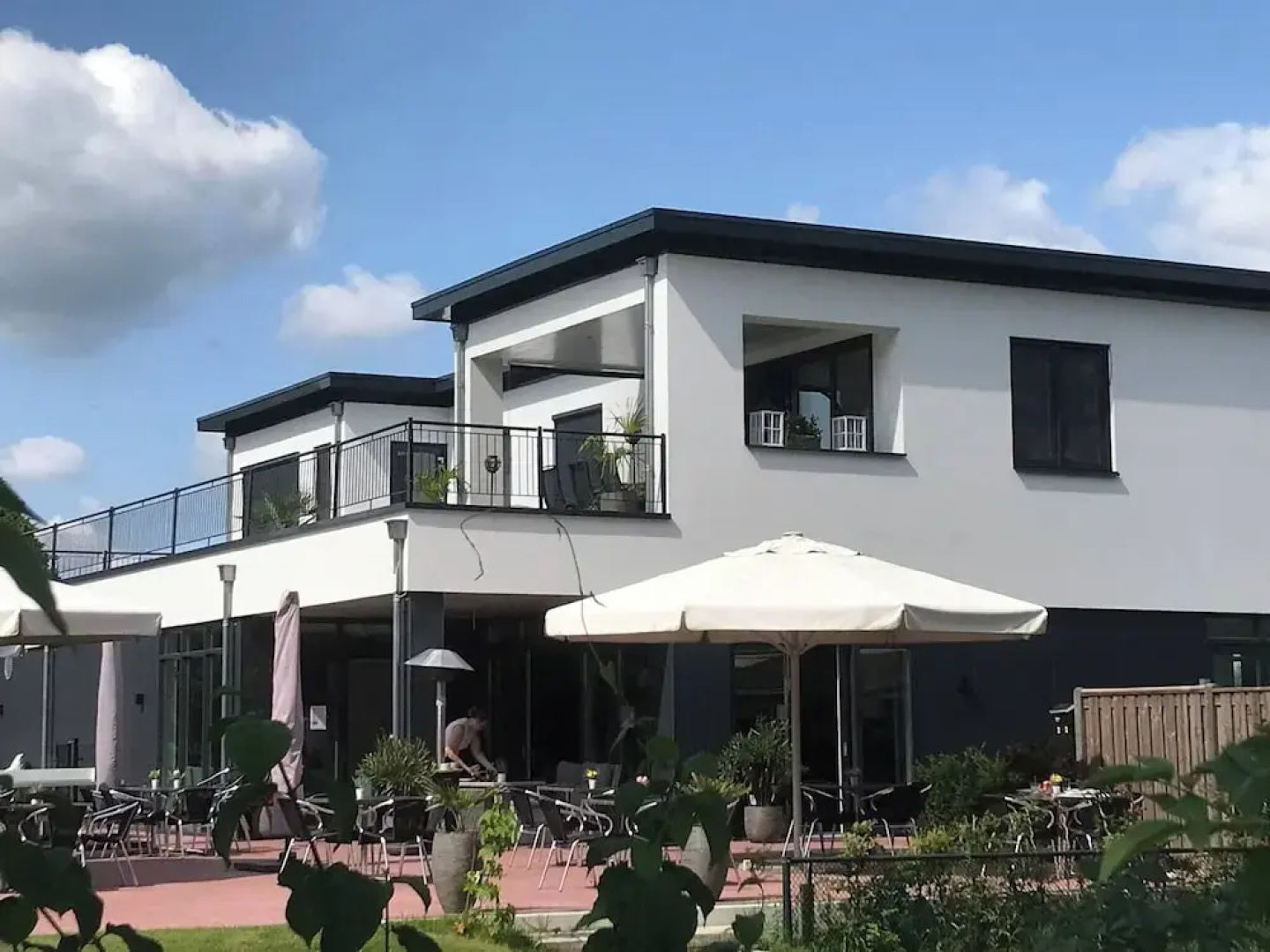 Holiday Home for Rent Near Swimming Pool and Golf Course