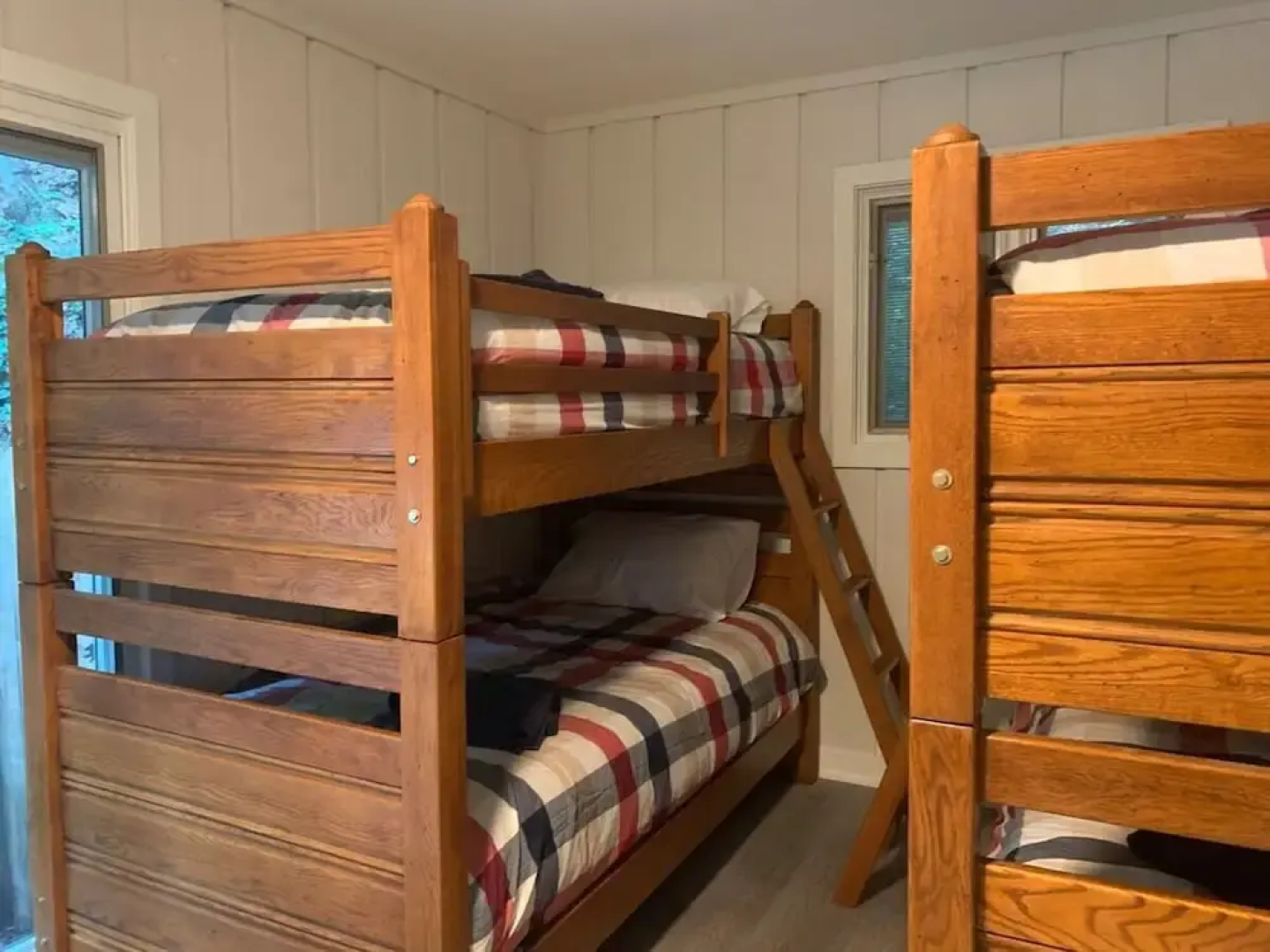 Beach View Cottage - On the Lake