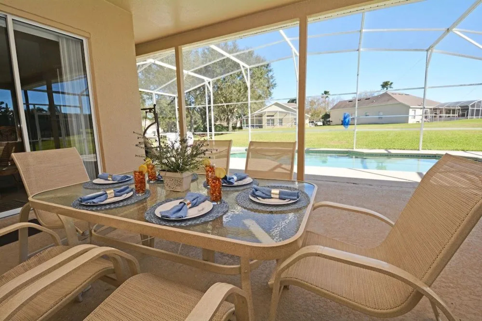 100HC Holly Corner 5 Br villa by RedAwning