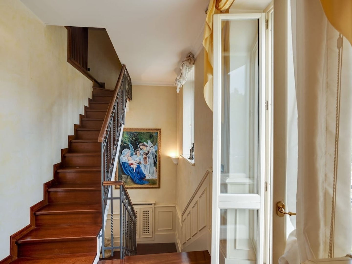 Inviting Villa In Lanzo D'intelvi With Library And Garden