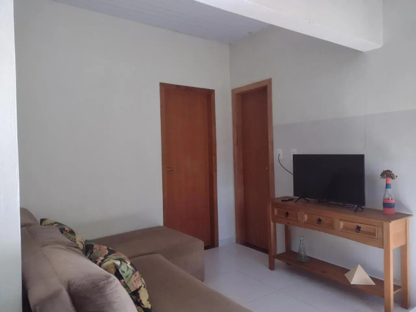 Casa com ótima localização, a 100 metros da praia.