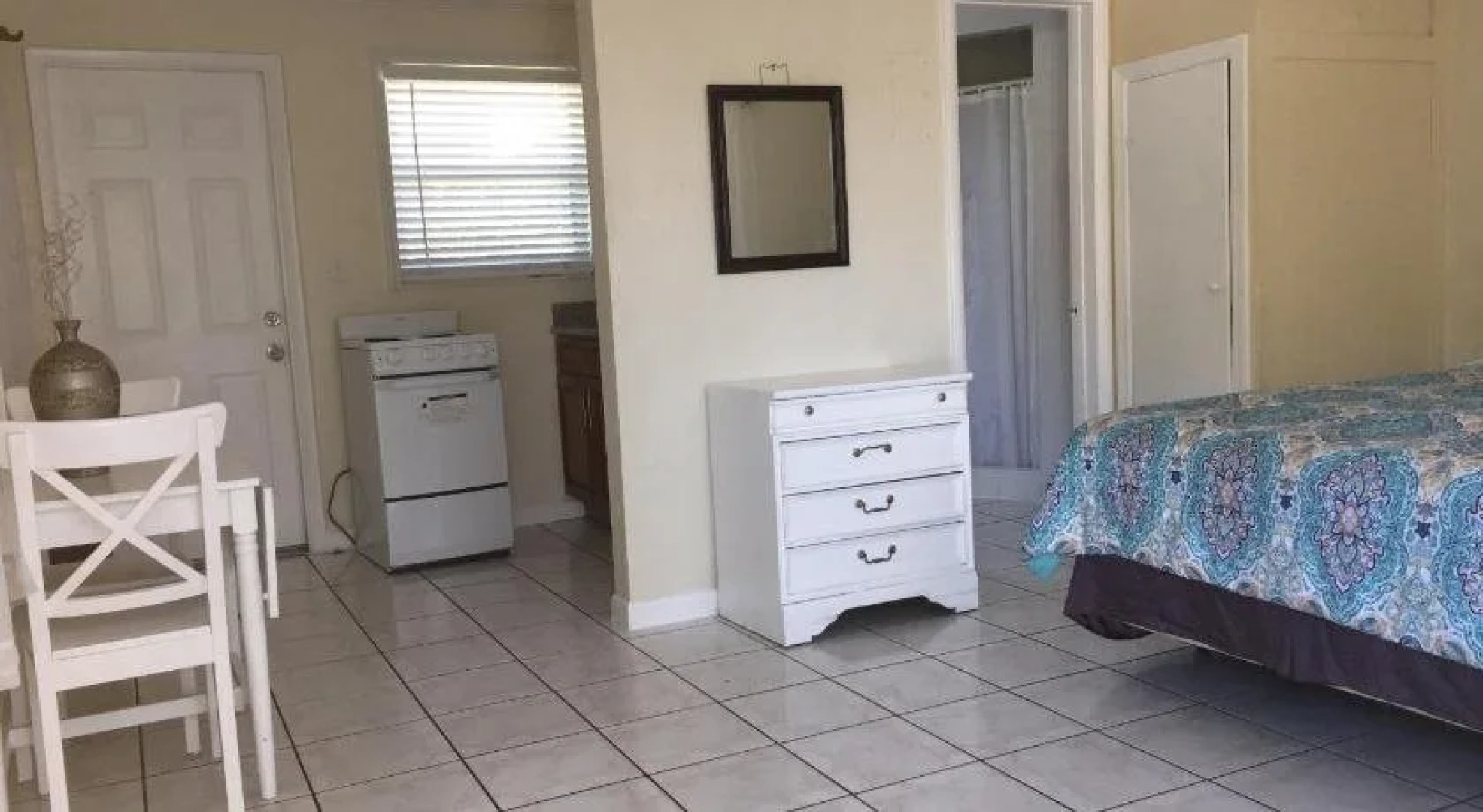 Eamon James Apartments & Suites