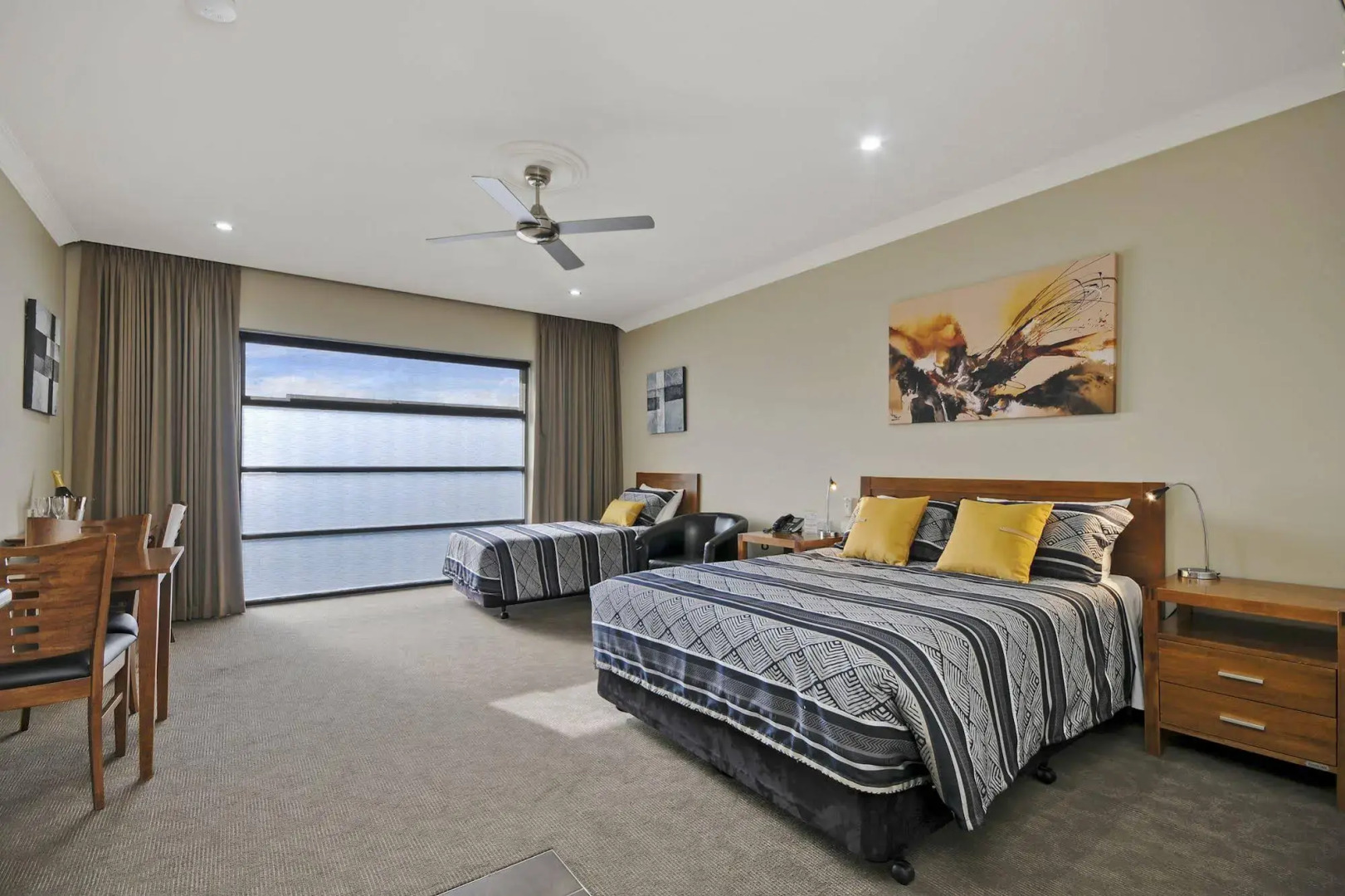 Bridges on Argyle Motel & Apartments