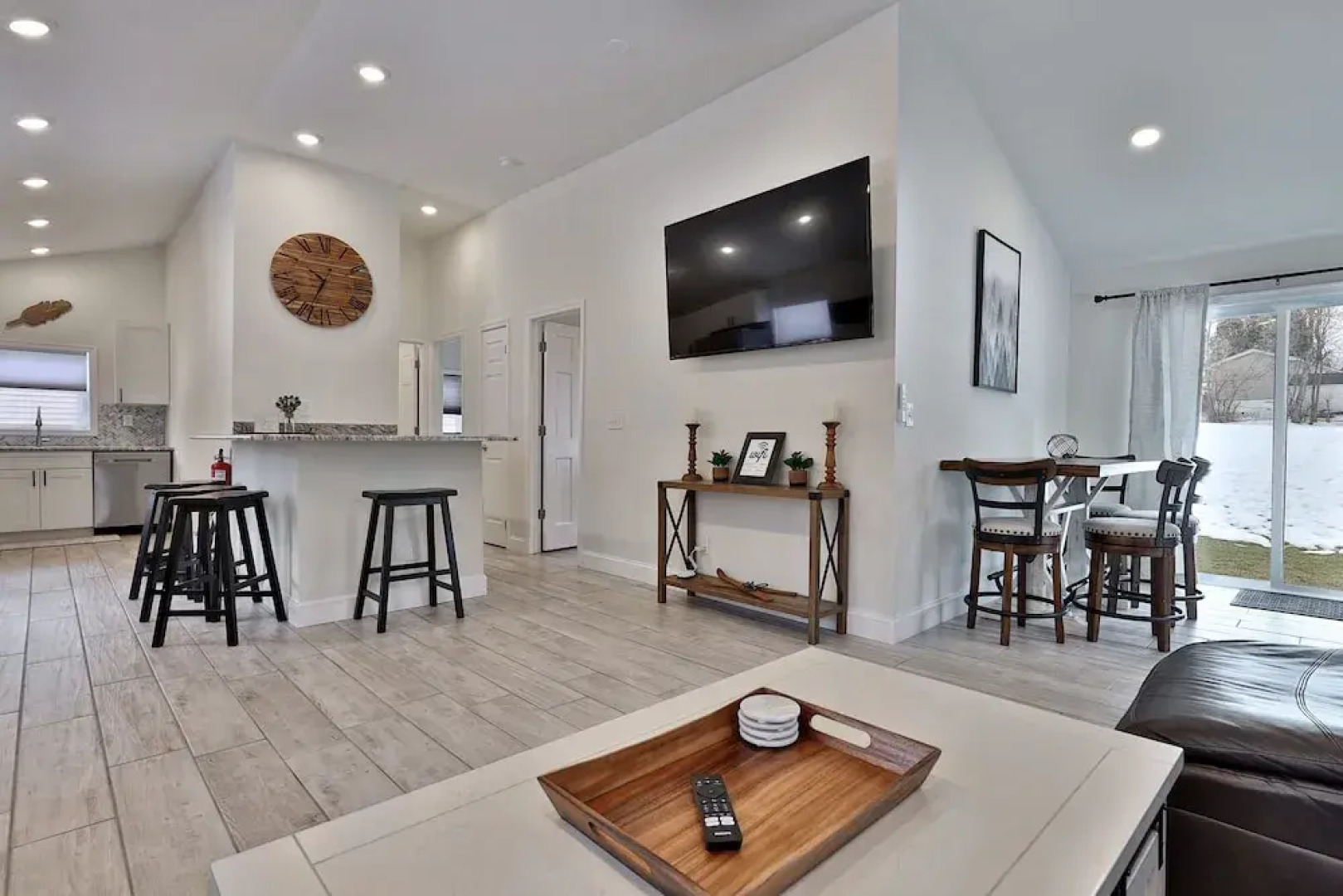 Rutland's Hidden Gem: 2 Br/1ba Renovated Home Close To Everything 2 Bedroom Home