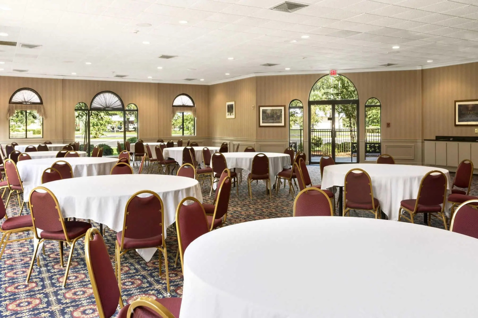 Cottonwood Suites Savannah Hotel & Conference Center