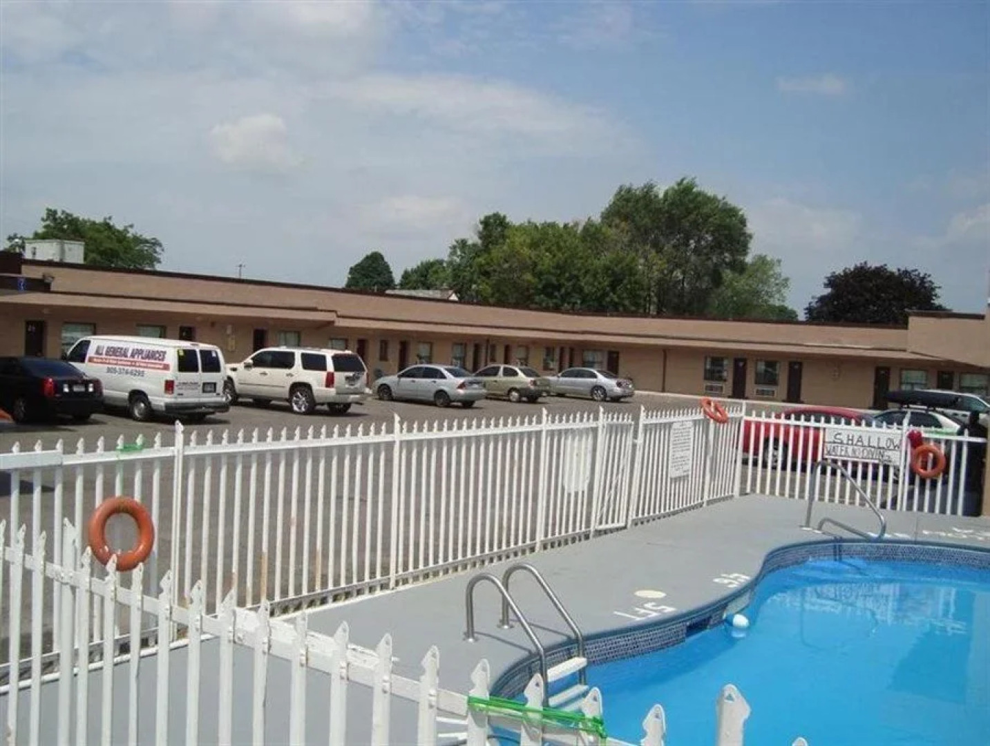 Niagara Inn & Suites