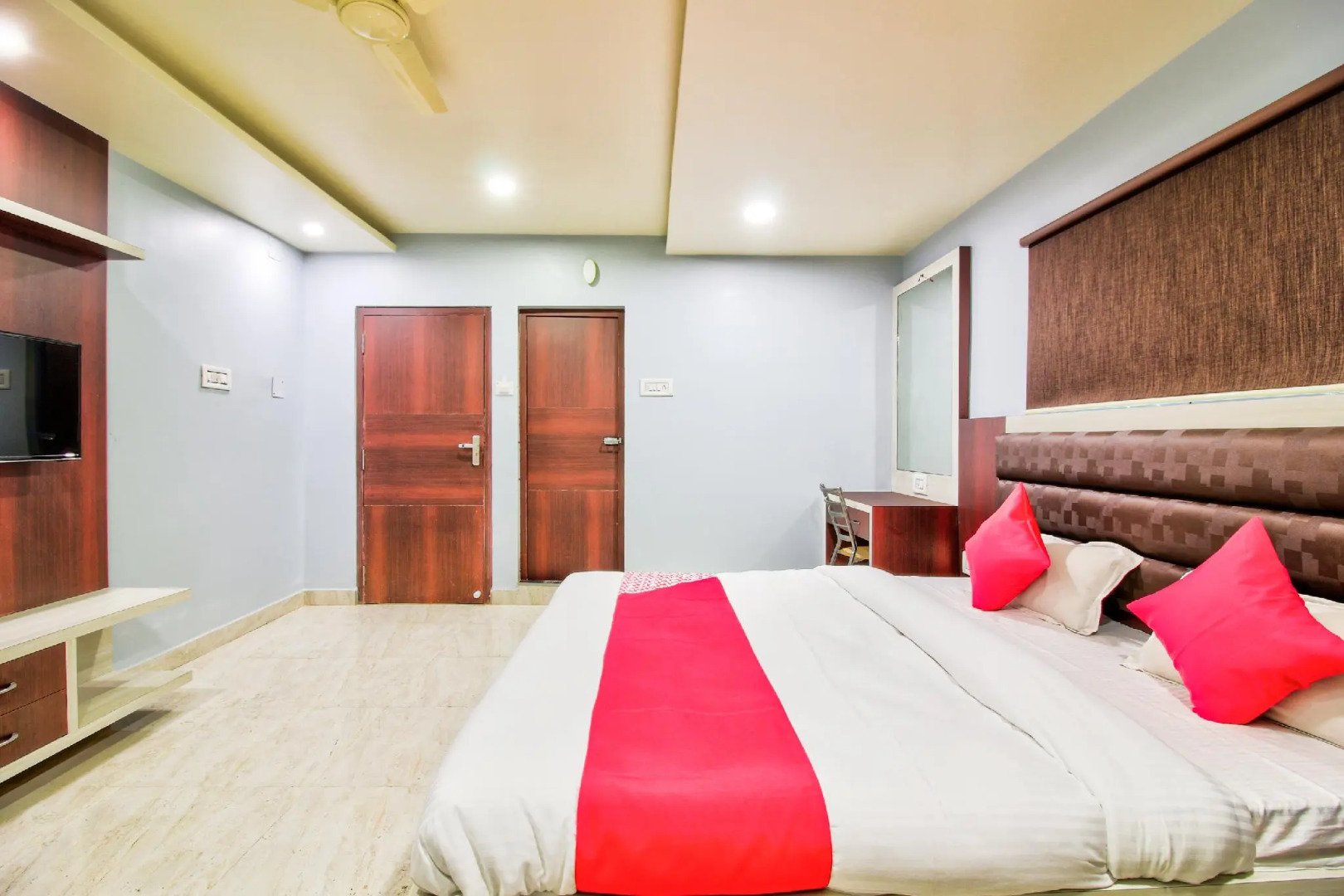 OYO 24872 Hotel Golden Fiesta