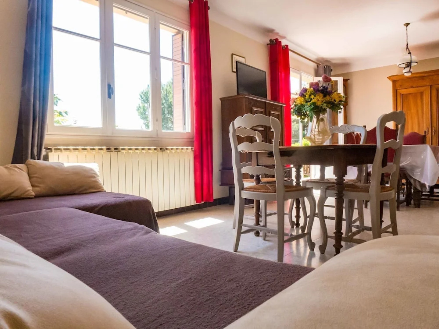 Attractive Villa in Roquemaure With Swimming Pool