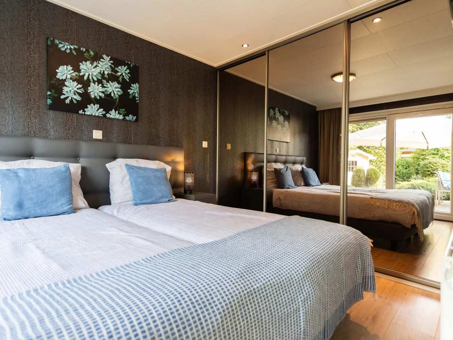 Comfortable chalet with outdoor sauna, near De Veluwe