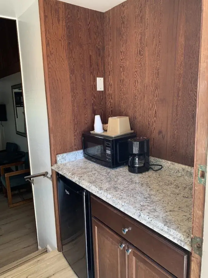 Alta Sierra Village Inn