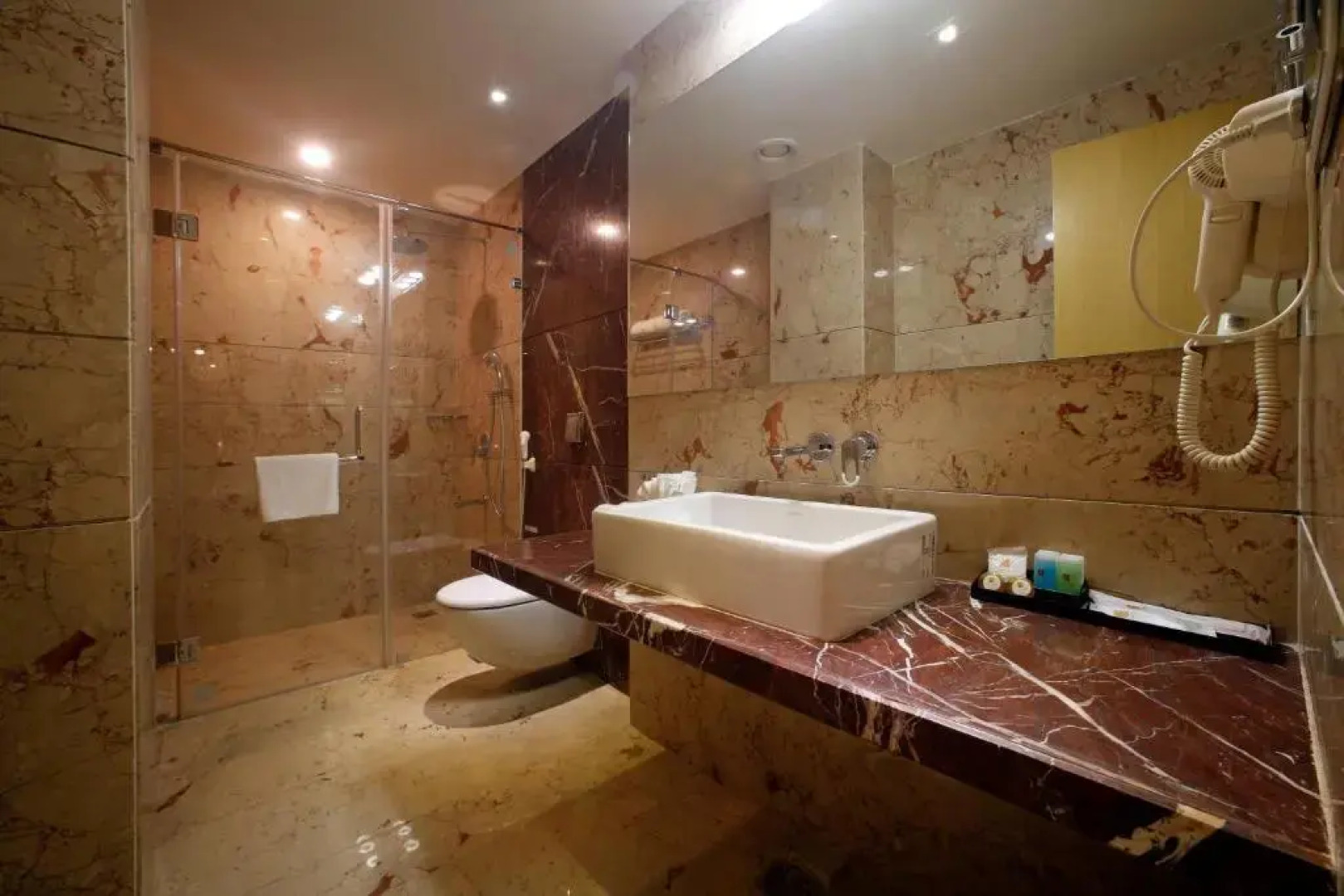 Xenious LN Courtyard Hotel