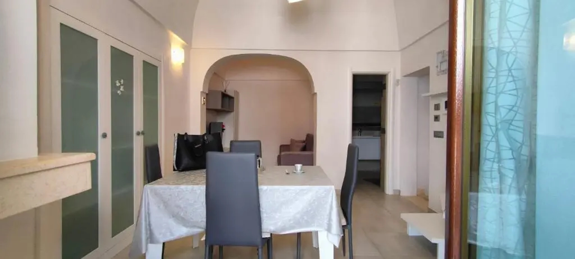 White House Flats & Studios