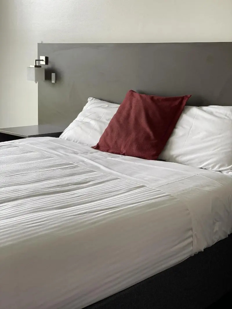 Country Roads Motor Inn