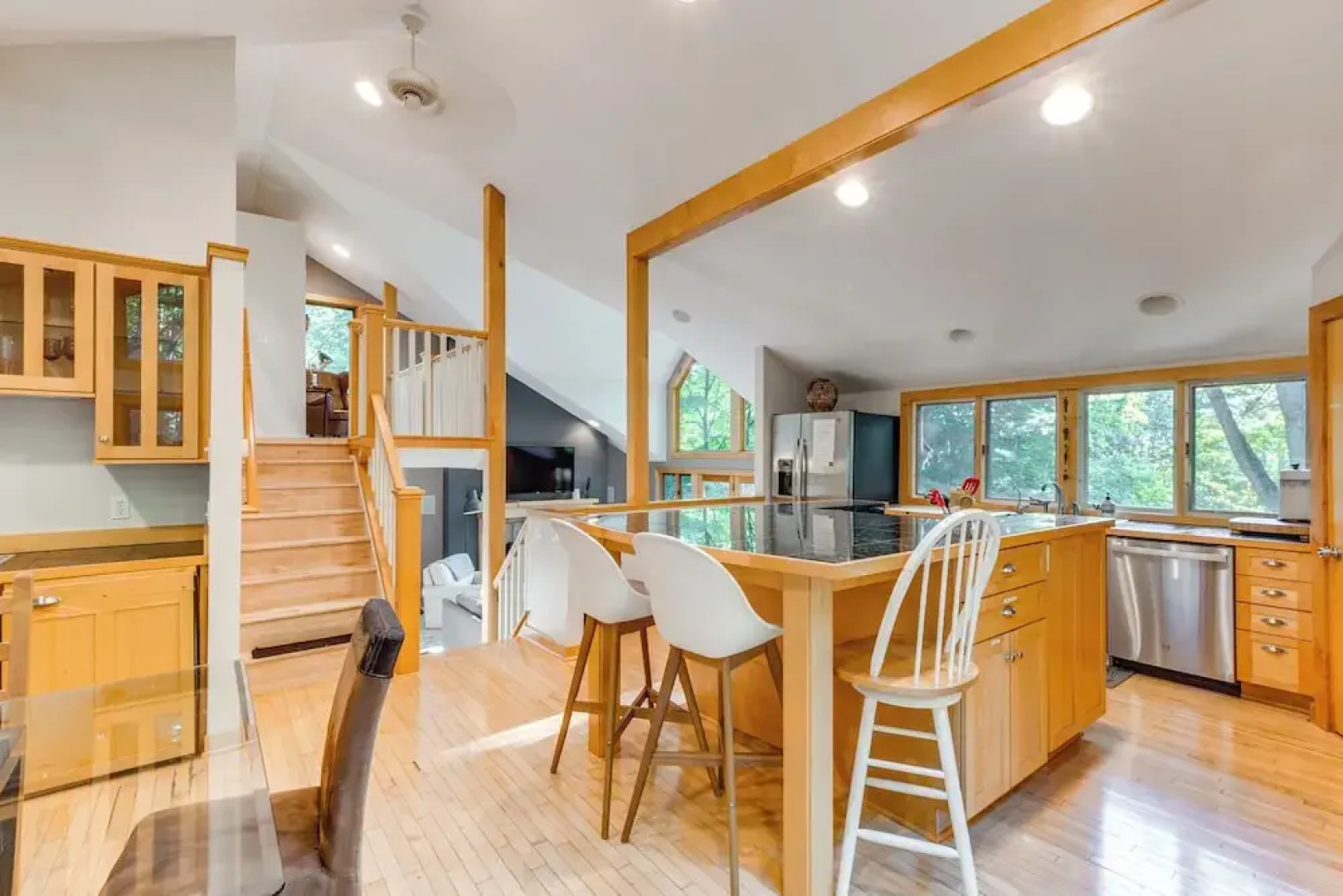 Soaking Tub & Fire Pit! Home Near Dtwn Suttons Bay
