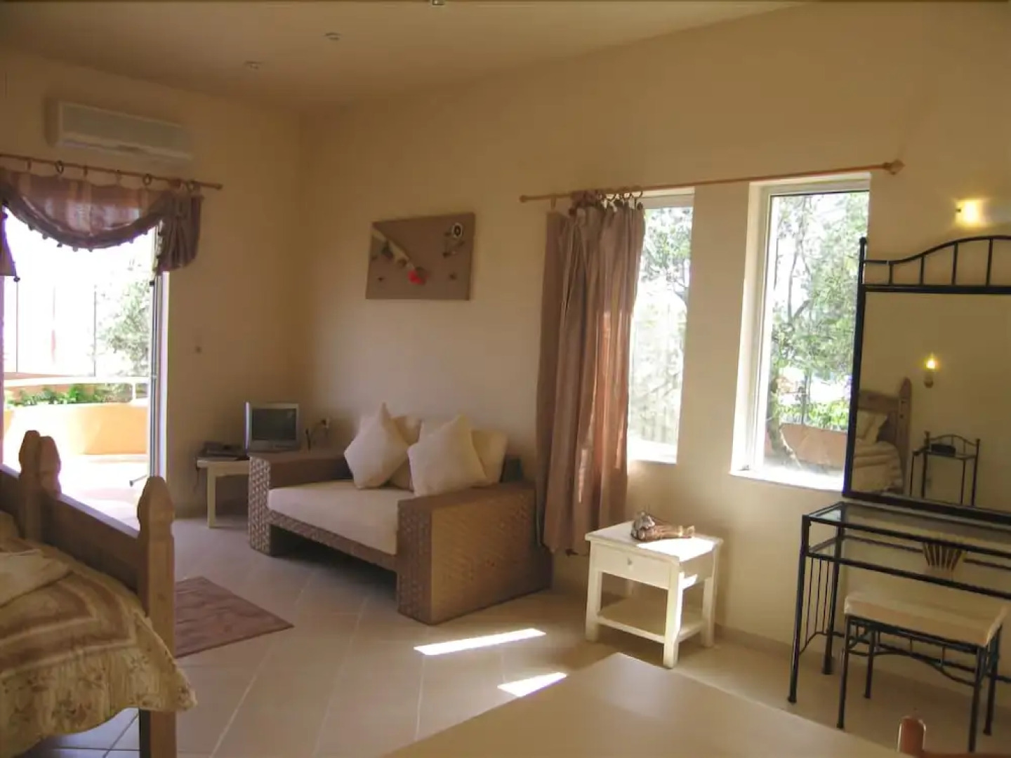 New Kydonia Suites & Studios