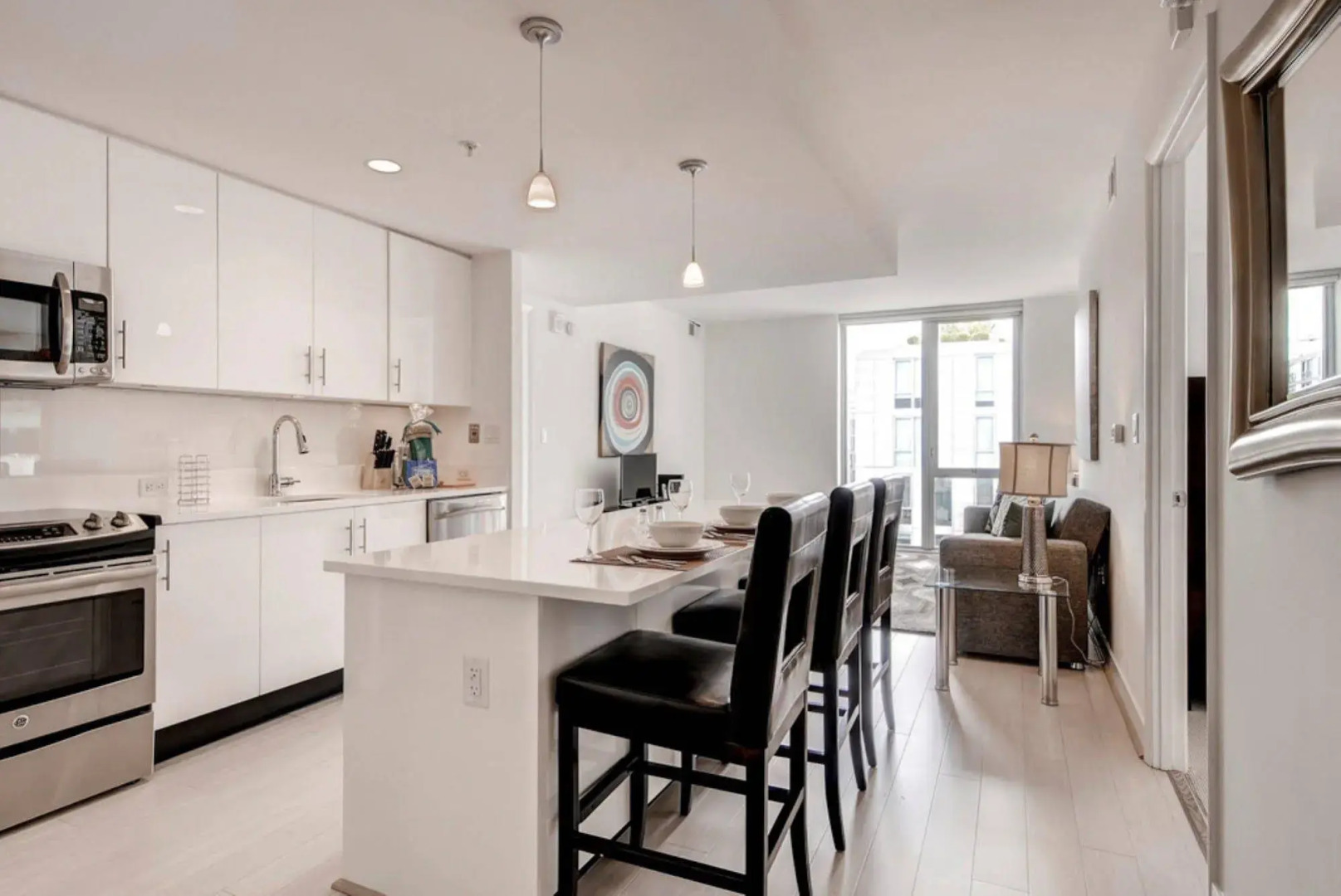 Global Luxury Suites at Chinatown