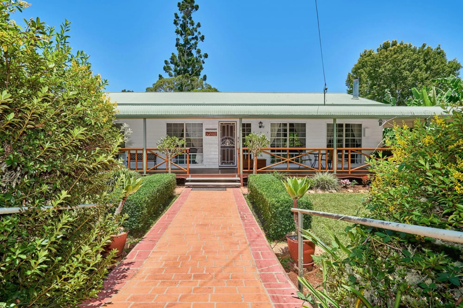 Birds 'n' Bloom Cottages