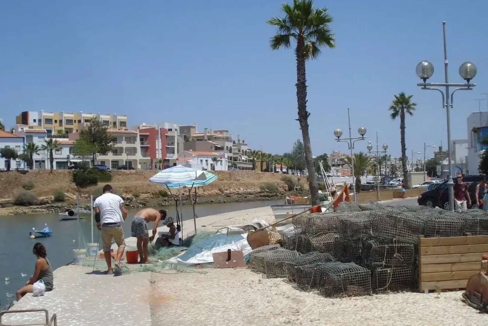 Waterfront, big Terrace, hot tub & 200 m to Beach