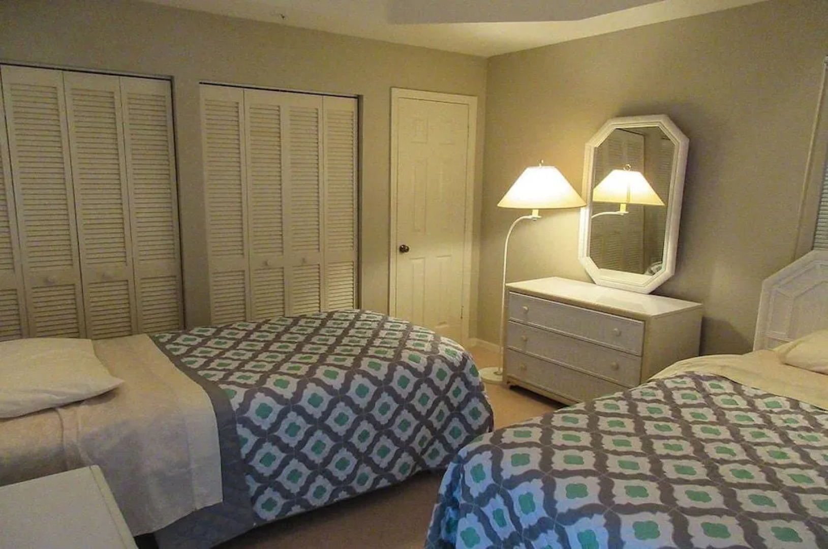 Hibiscus Pointe 564 by RedAwning