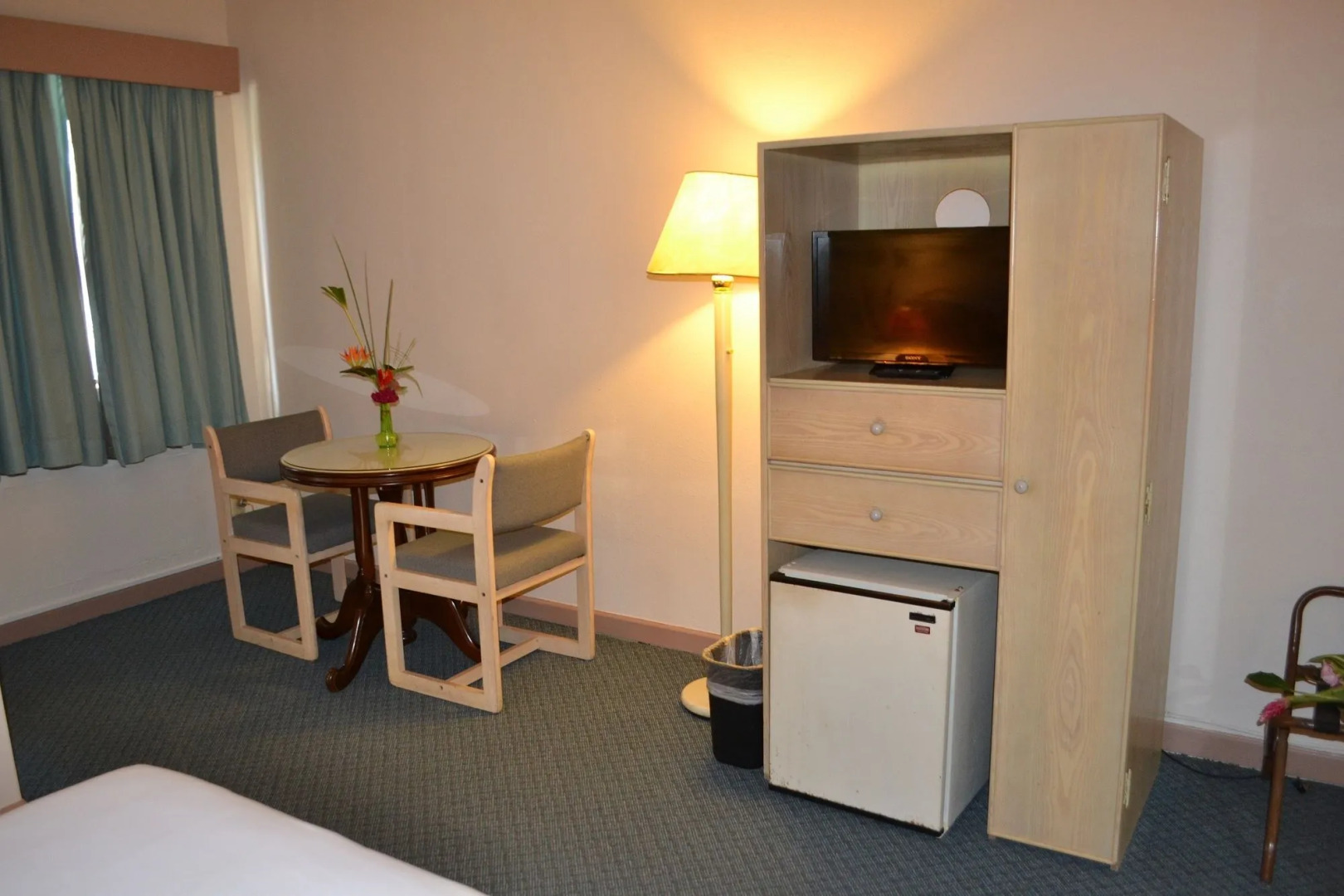 West Plaza Hotel Desekel