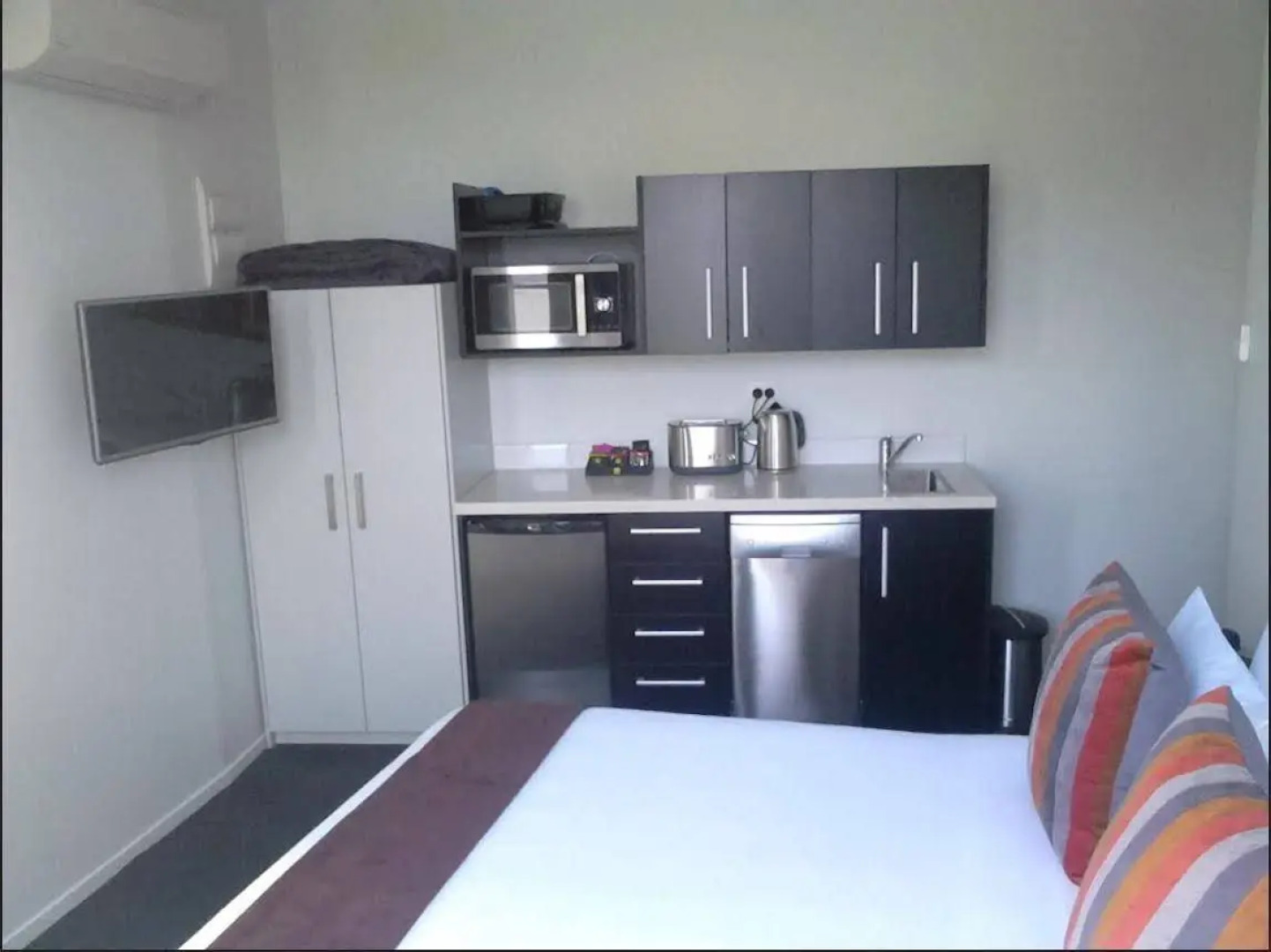 Ramada Suites Auckland, Federal Street