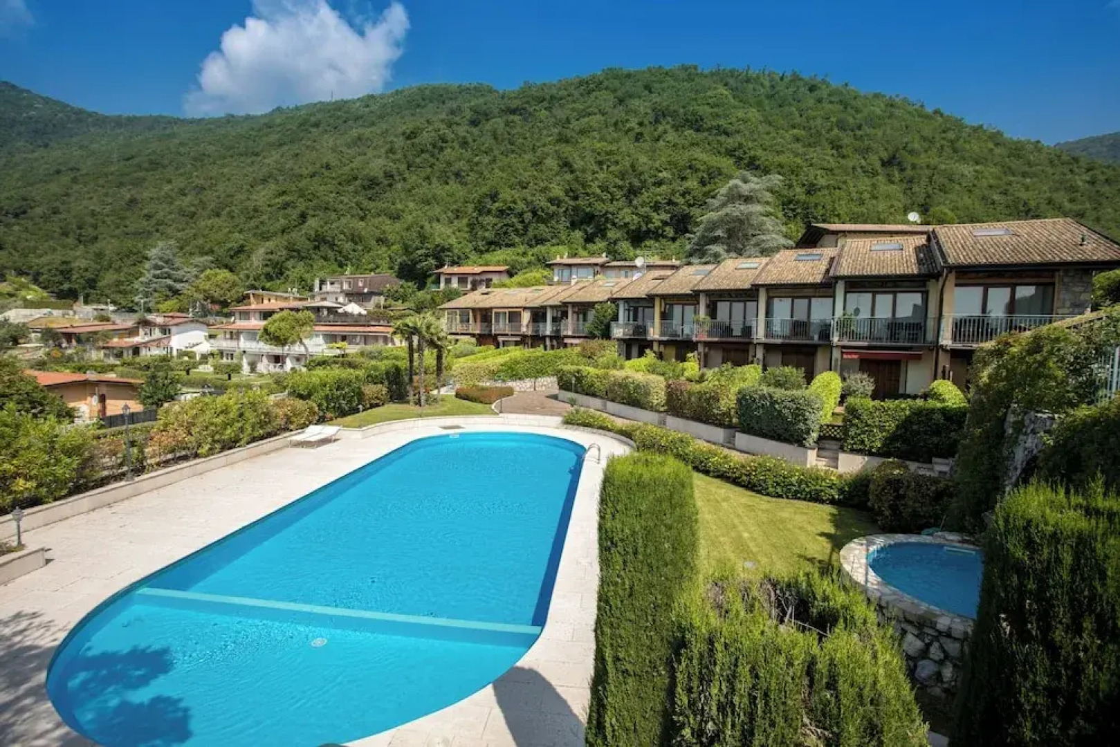 Red Villa With Shared Pool and Private Garden is the new Black on Lake Garda