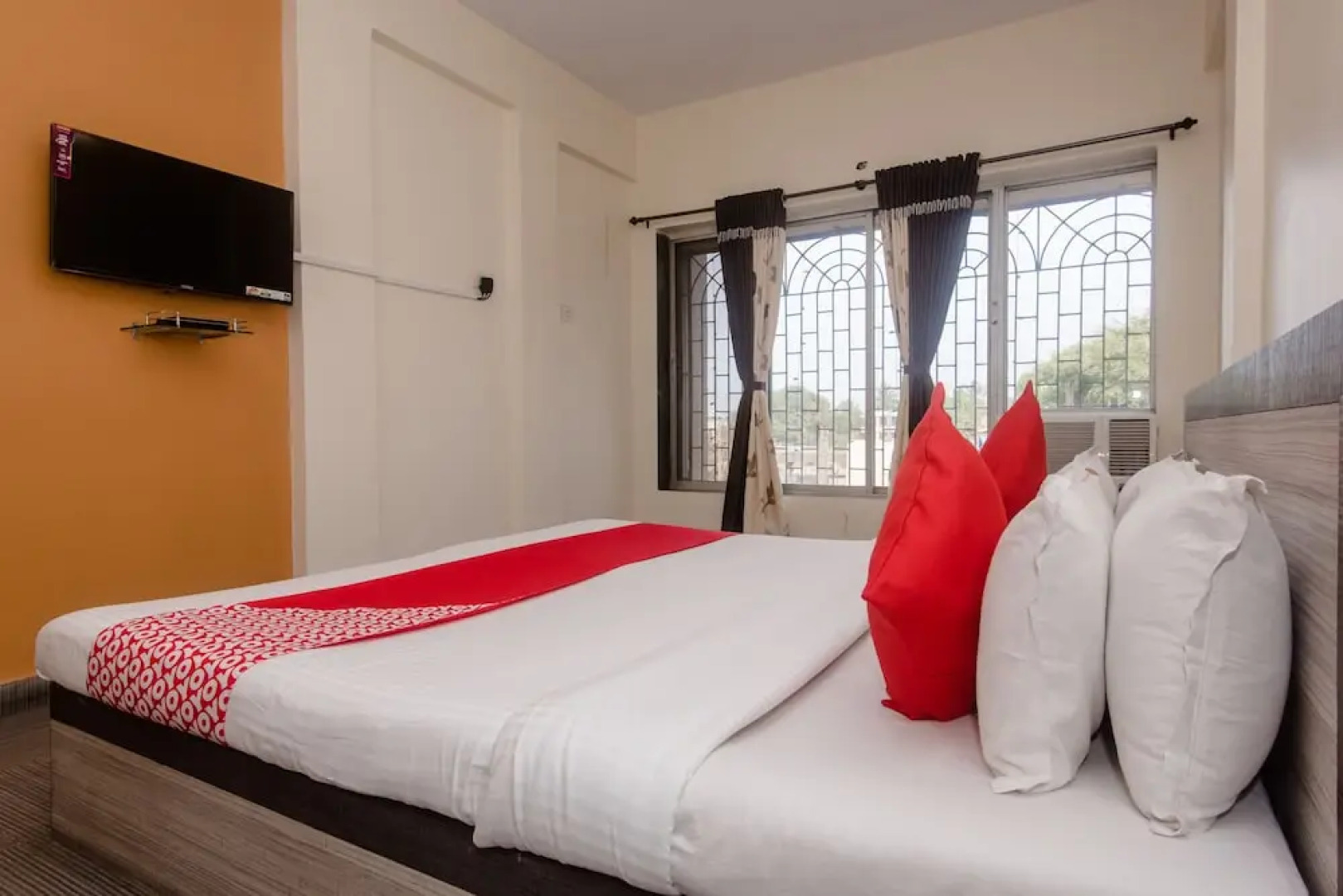 Hotel Paras By OYO Rooms