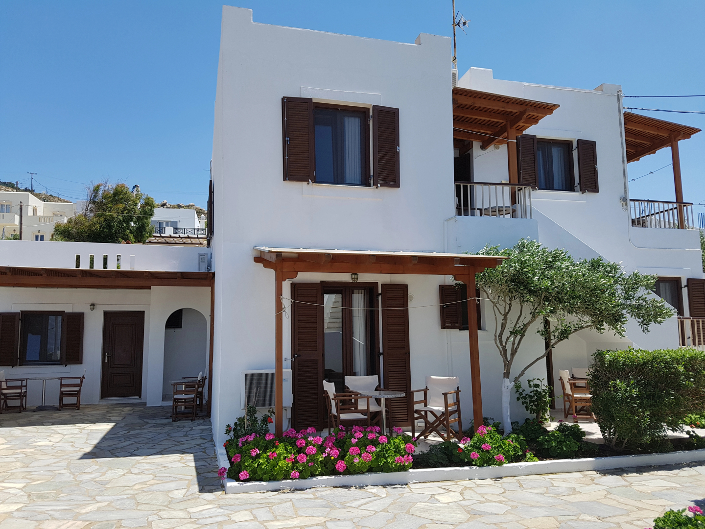 Petros Studios & Suites