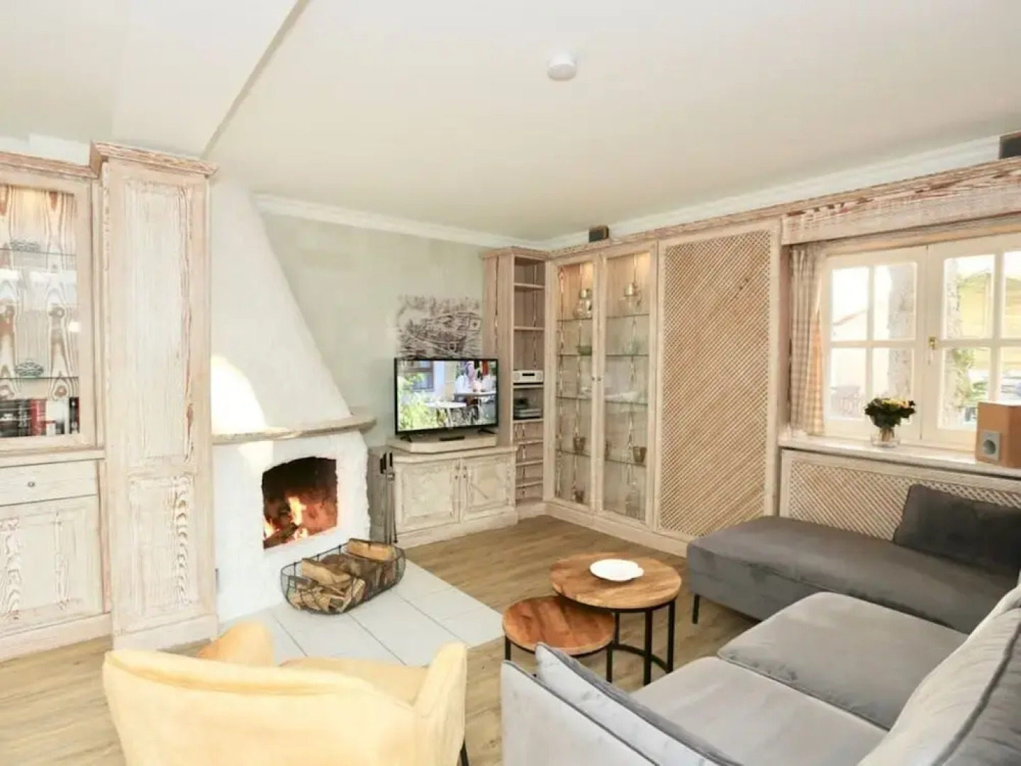 Strandhuus Modern Retreat