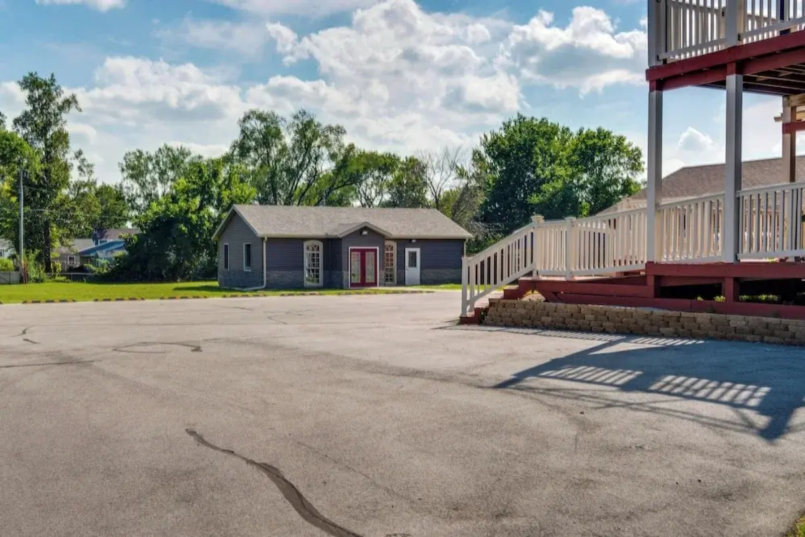 2 Mi to Main St: Newton Guest House