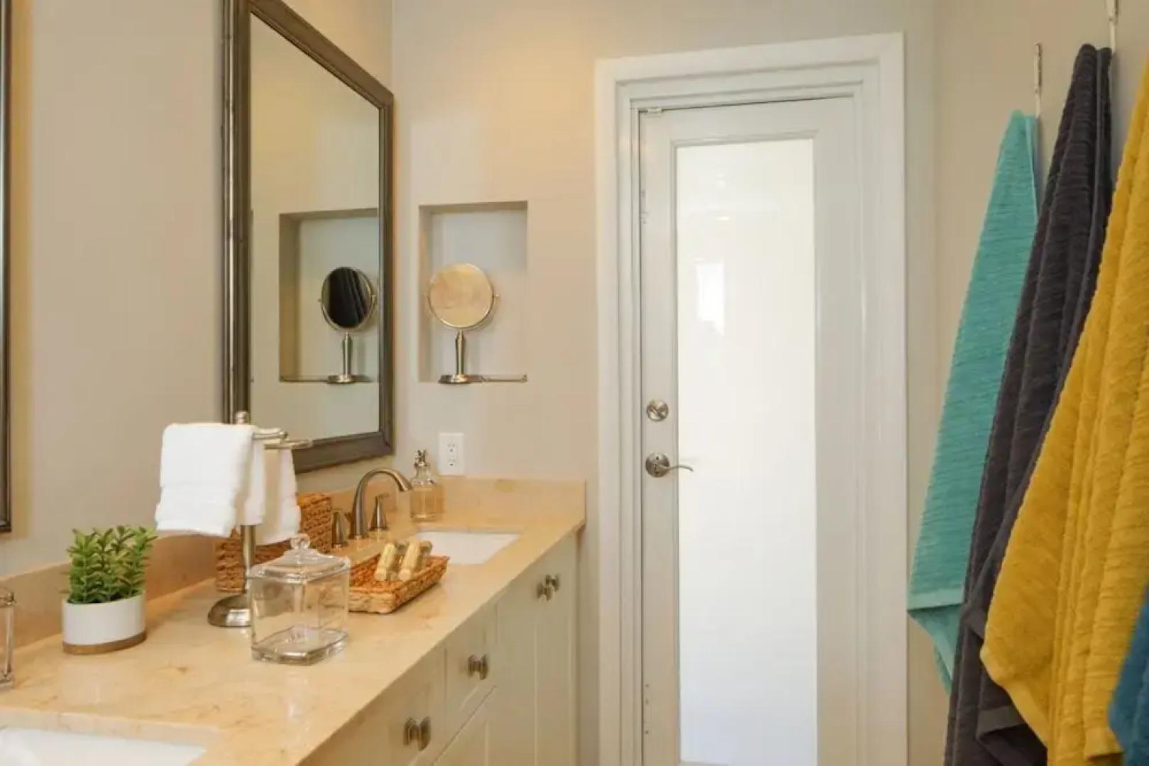 Golfview - Short Term Rental Certified by Weston. Private & Sanitized, Perfect for Social Distancing & Working From Home. Self Check-in. Private Pool, Pet Friendly. Super-host Support