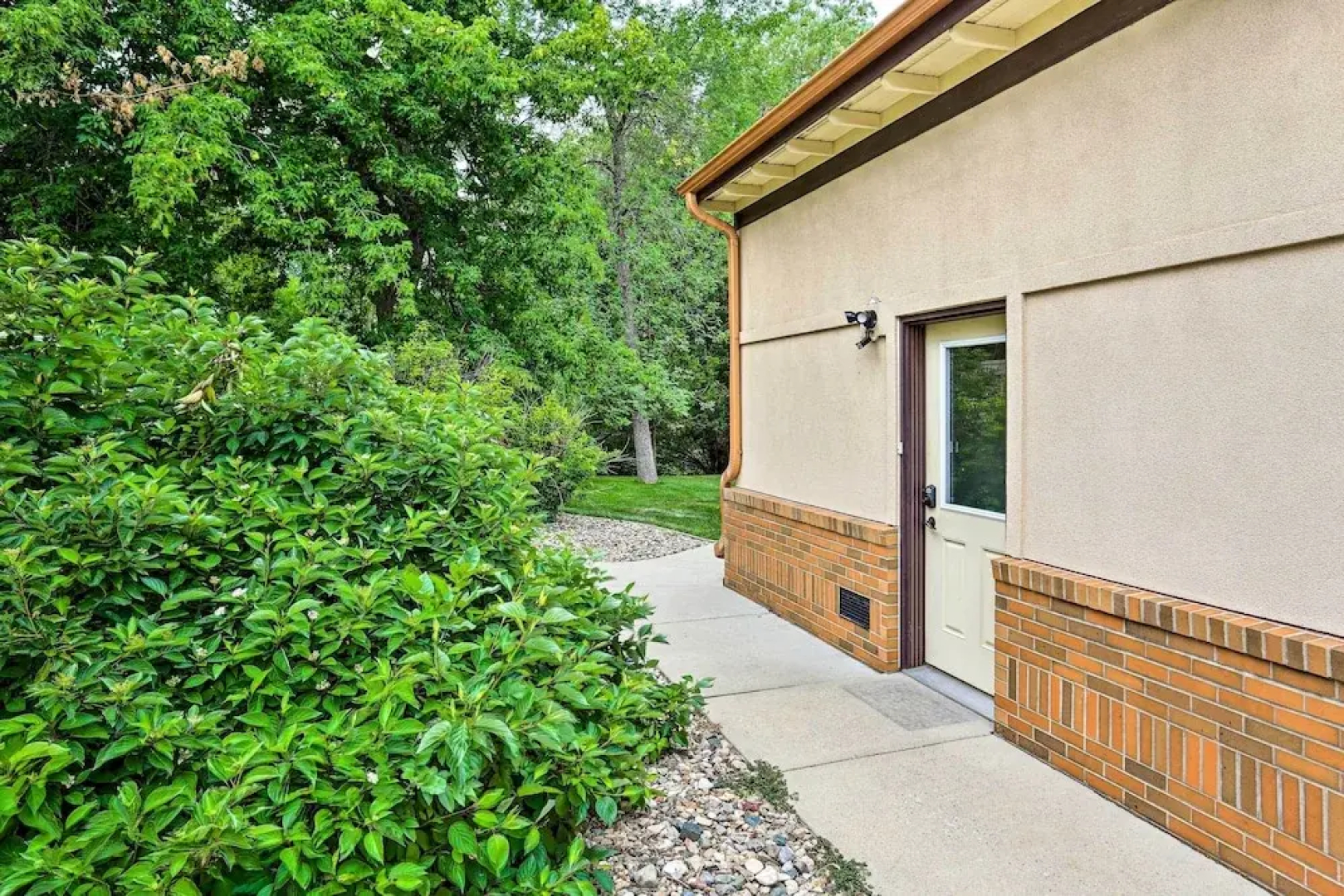 Central Creekfront Spearfish Apt by City Park