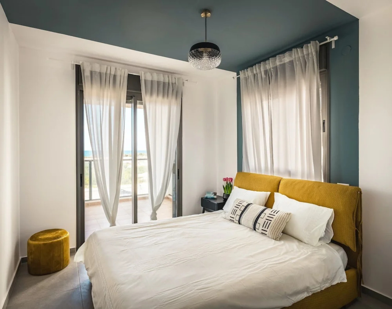 Stunning 4Bd Apt w/ Balcony, Parking & Sea Views by Sea N' Rent