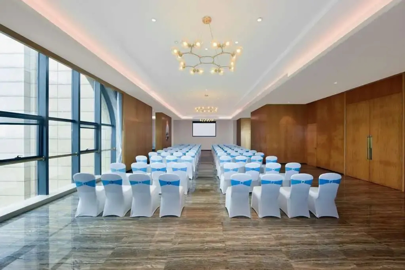 Ramada Plaza Dongxing City Center
