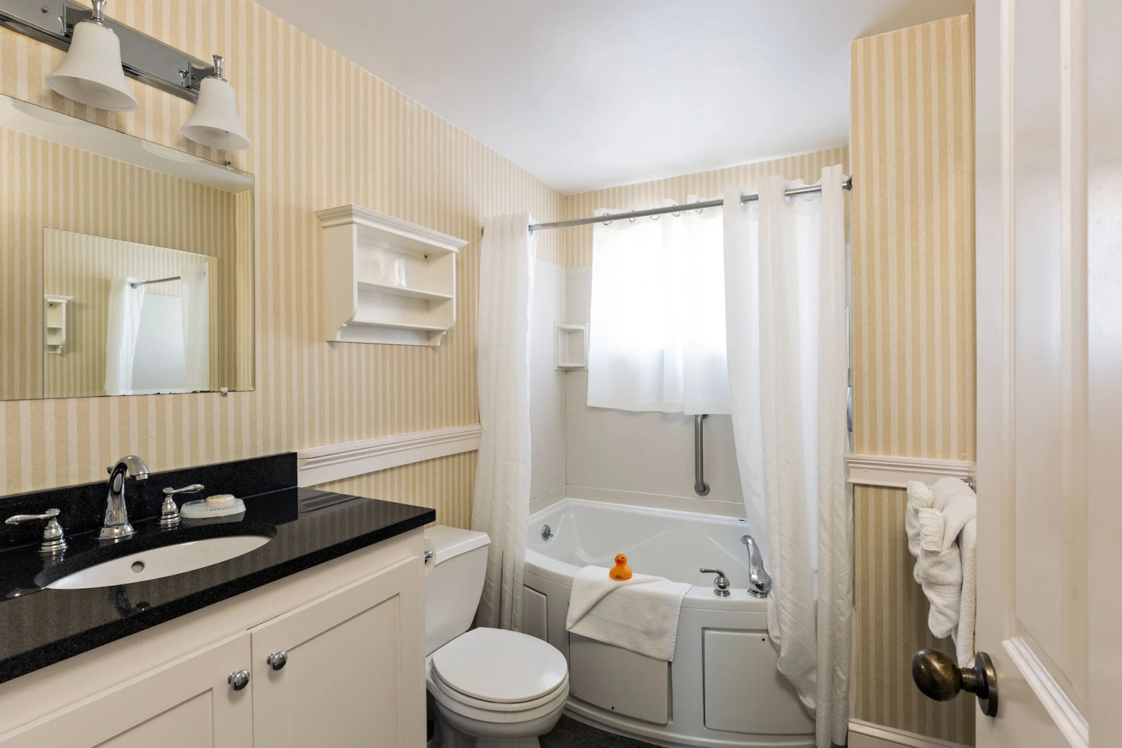 Crowne Pointe Historic Inn & Spa - Adults Only