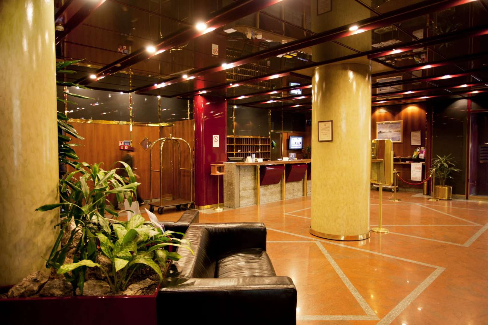 Отель Diplomatic