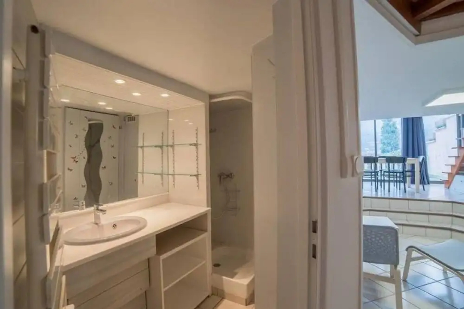 Ponton Private Apartment Near Lake