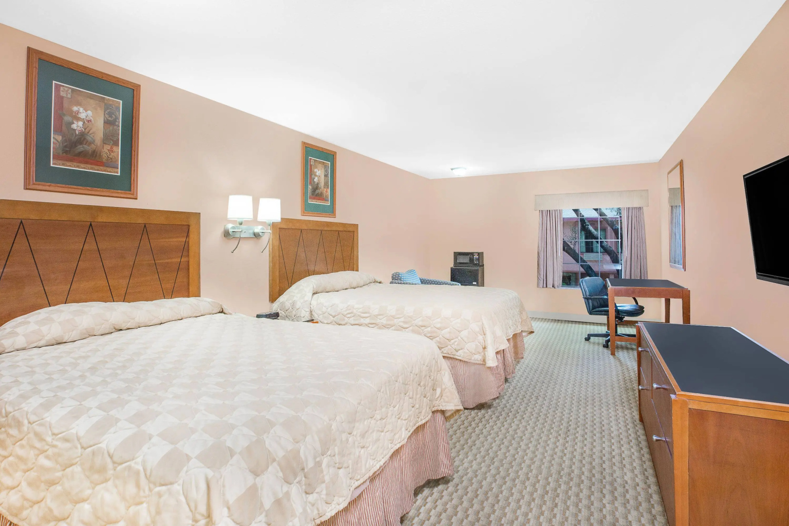 Super 8 By Wyndham Plainview