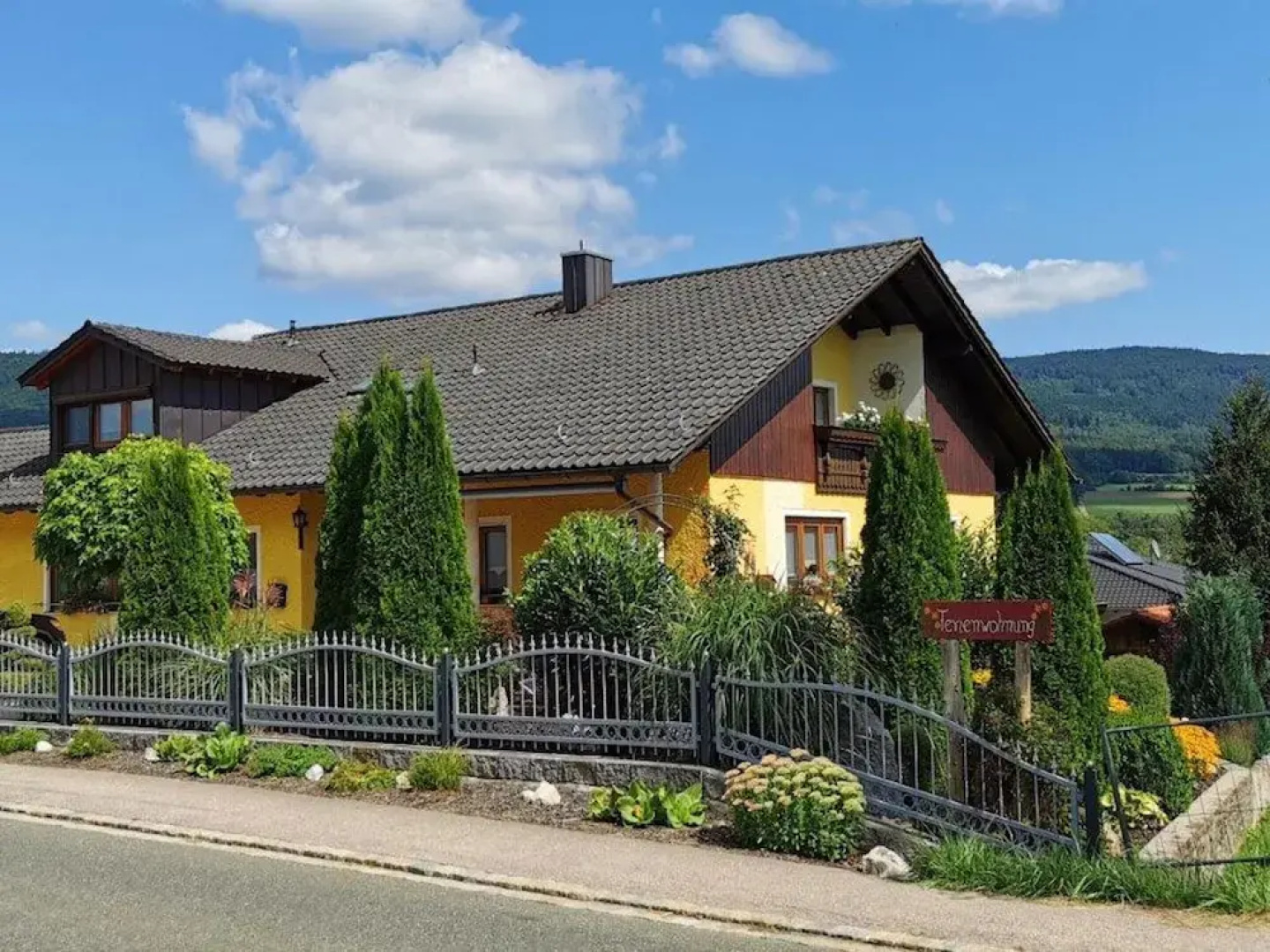 Scenic Apartment With Balcony, Garden, Deckchairs, Barbecue