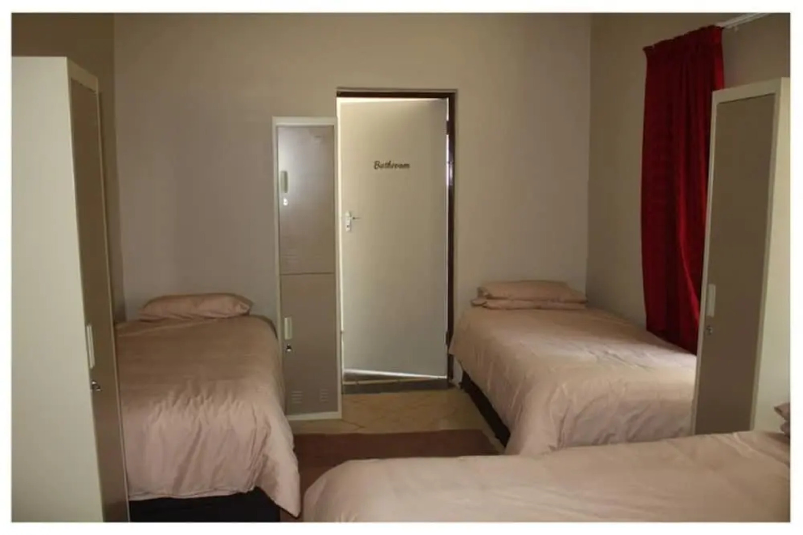 Room in Guest Room - 3 Single Bedroom in Farmhouse in Limpopo Province