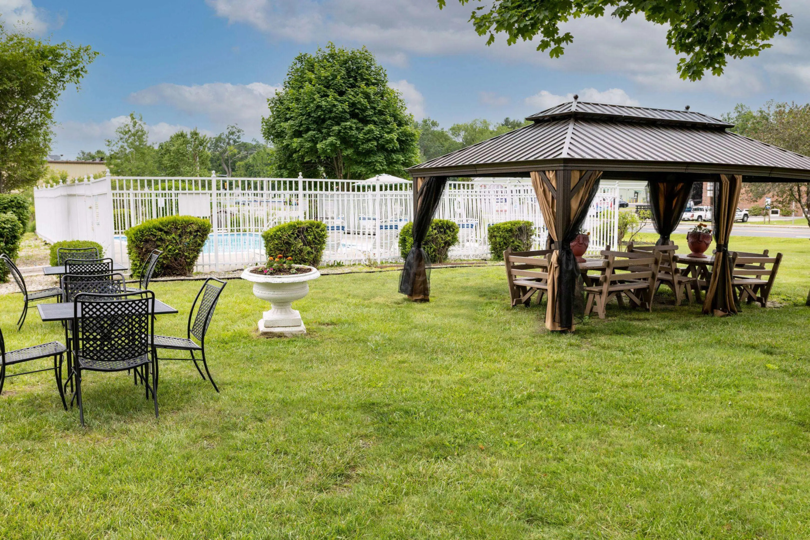 Howard Johnson by Wyndham Lenox