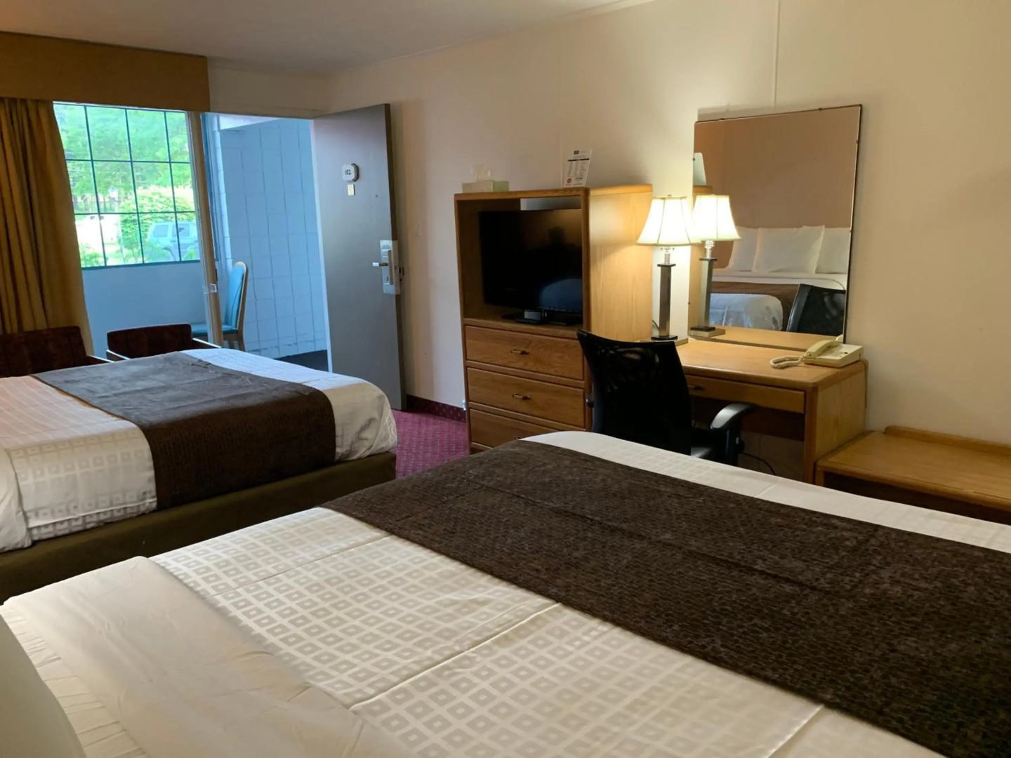Red Carpet Inn and Suites Ebensburg