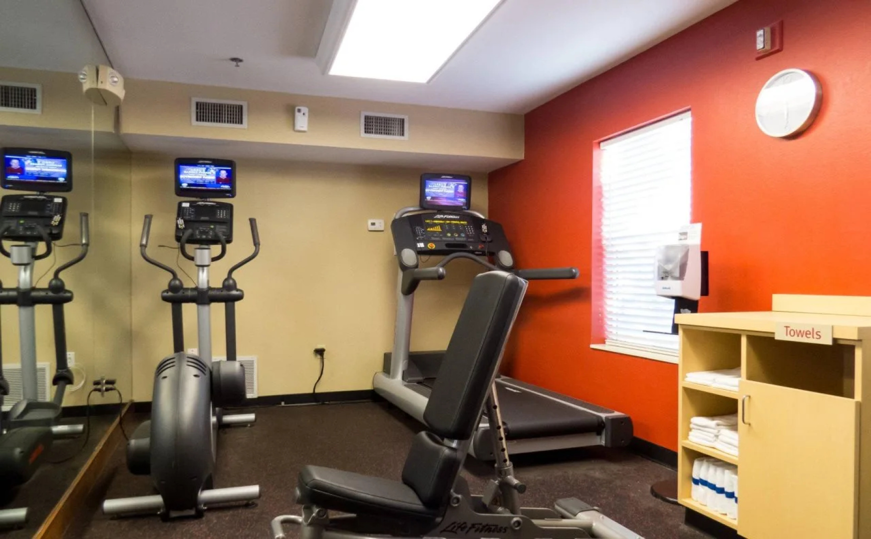 Alluxsuites at 1876, an Ascend Collection Hotel