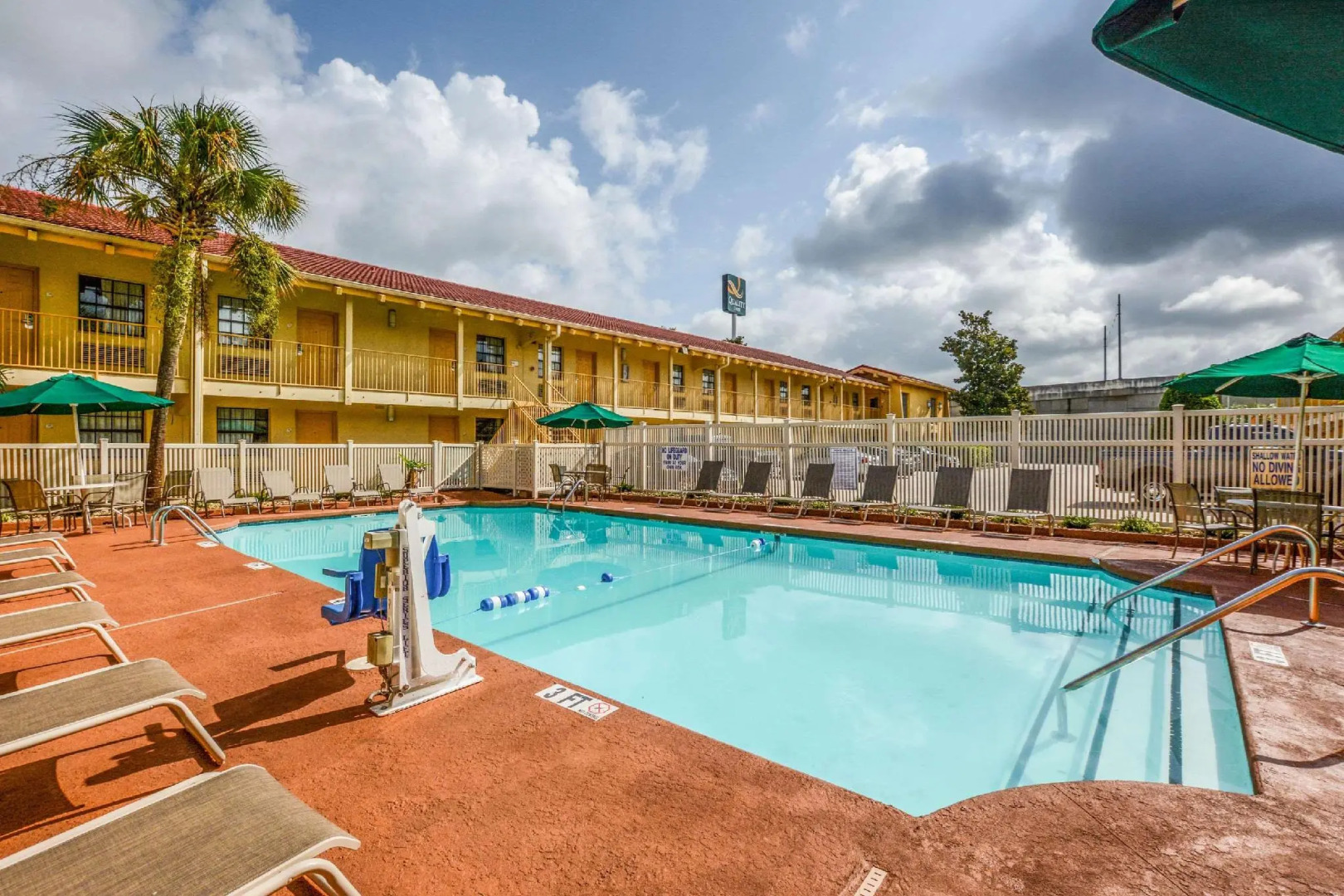 Quality Inn & Suites North Charleston - Ashley Phosphate