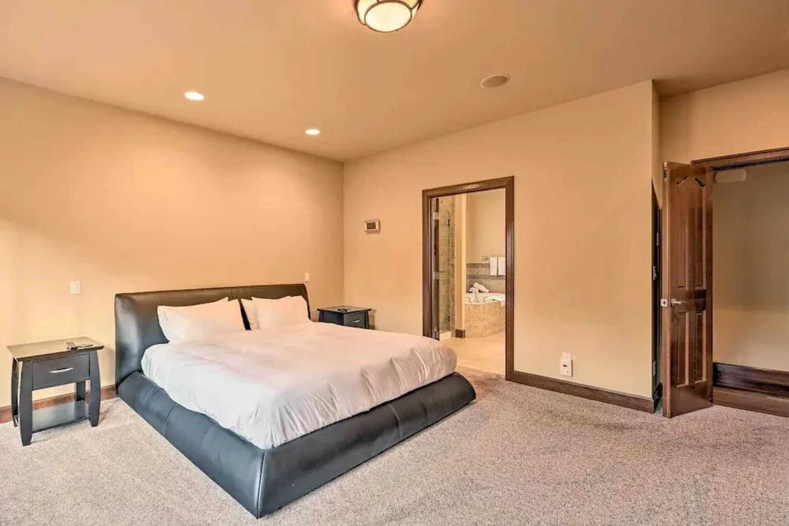 Spacious Kirkland Home 15 Mi to Dtwn Seattle!