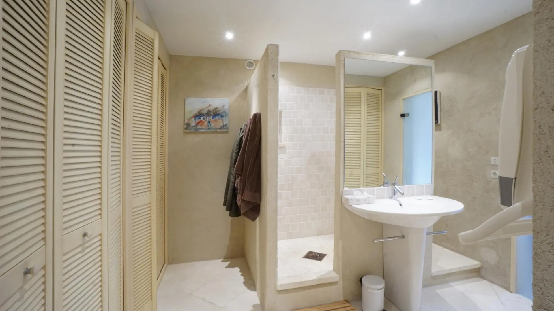 Le Dernier Chateau - Architect's Stone Villa & Pool in Picturesque Les Baux-de-Provence, 5 Bedrooms