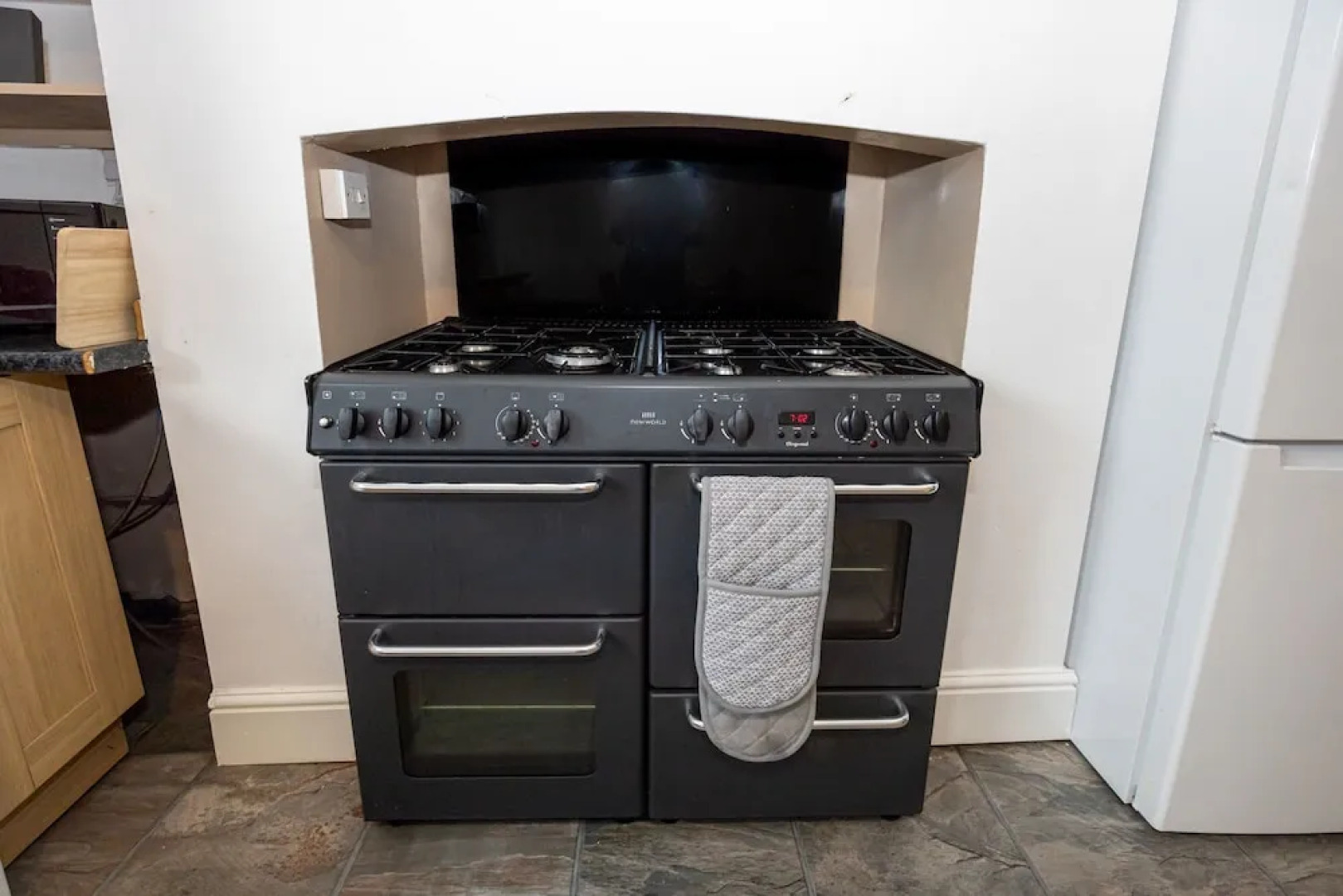 Captivating 2-bed House in Blackburn