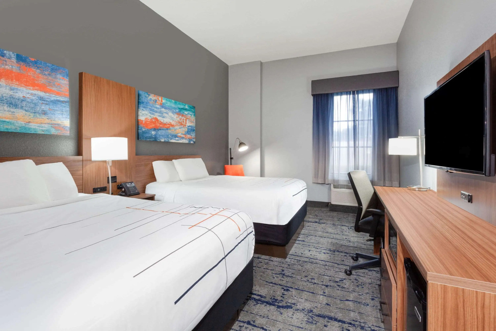 La Quinta Inn & Suites by Wyndham St. Petersburg Northeast